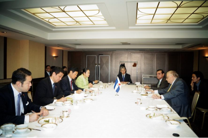 Encuentro con representantes del Parlamento japon&eacute;s